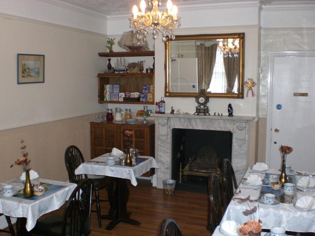 Melville Lodge Gatwick Horley Buitenkant foto