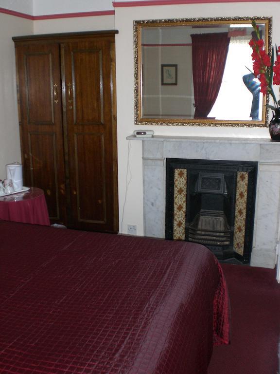 Melville Lodge Gatwick Horley Buitenkant foto