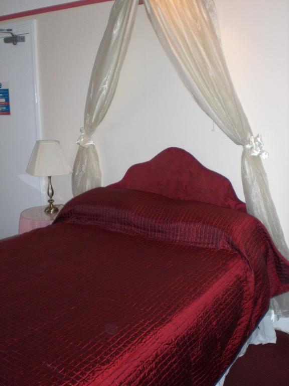 Melville Lodge Gatwick Horley Buitenkant foto