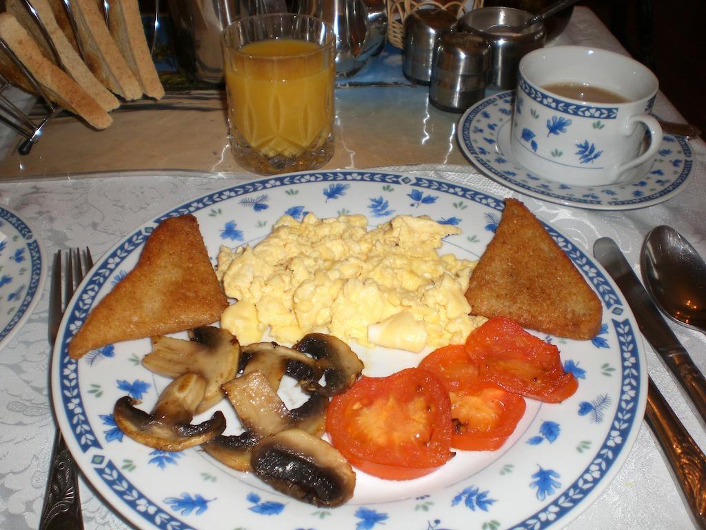 Melville Lodge Gatwick Horley Buitenkant foto