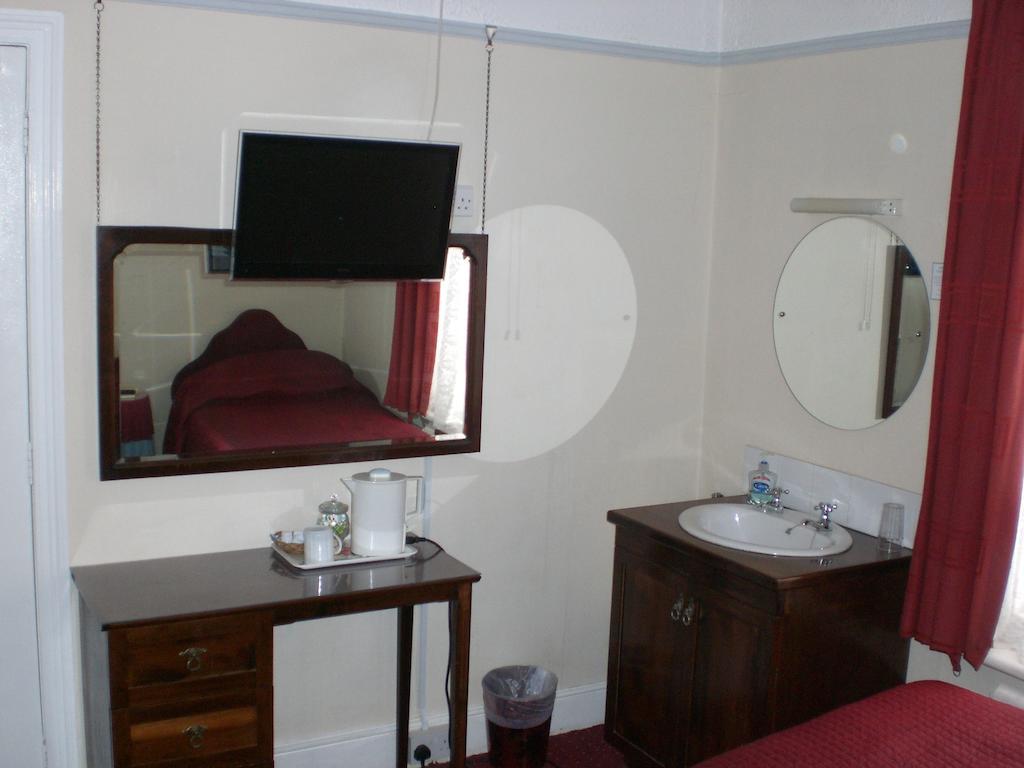Melville Lodge Gatwick Horley Buitenkant foto